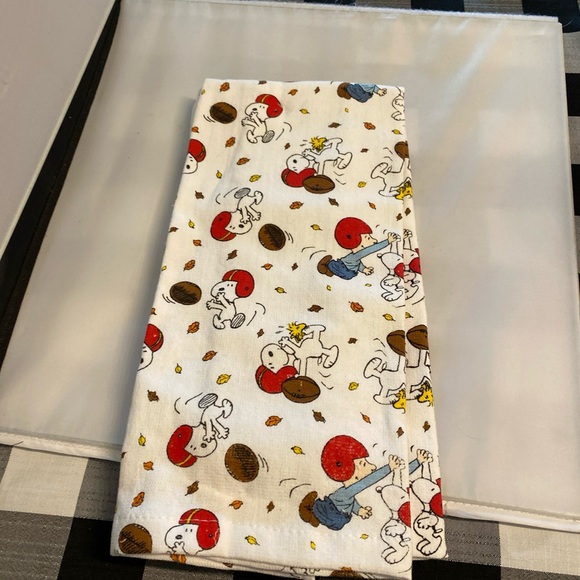 Peanuts snoooy and Charlie Brown kitchen towels - Picture 4 of 4